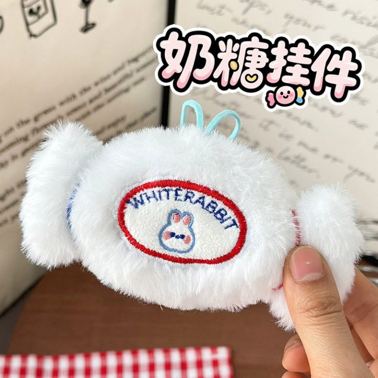 小挂件，大生意：毛绒挂件为什么成了批发市场的常青款